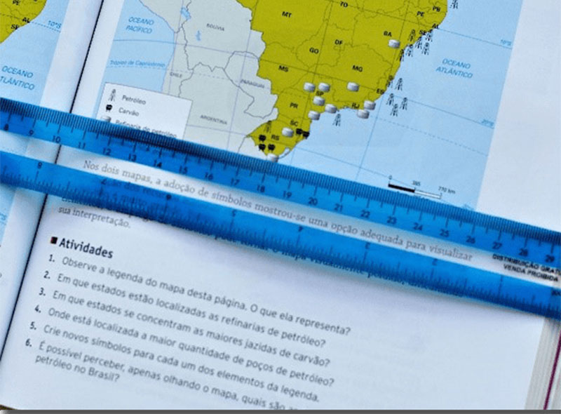 régua com guia de leitura para dislexia
