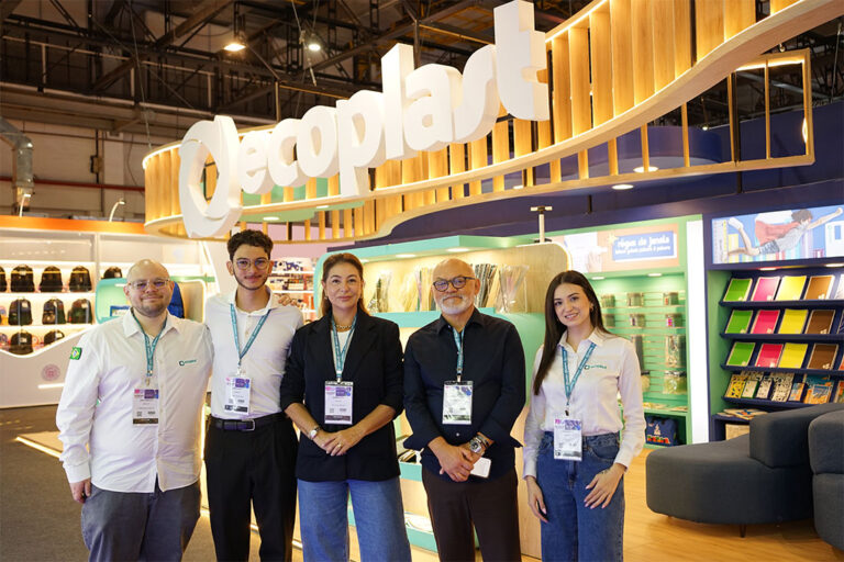 stand-ecoplast-brasil-feira-Escolar-Office